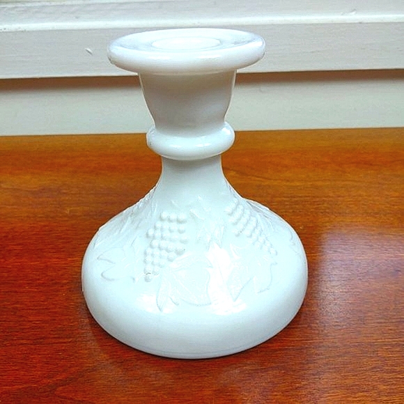 Vintage Milk Glass Harvest Grape Candlestick Holder by Smith Glass 4.5" Mint - Picture 6 of 6